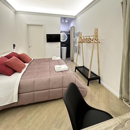 Vicki Vomero Rooms - Napoli Bagian luar foto