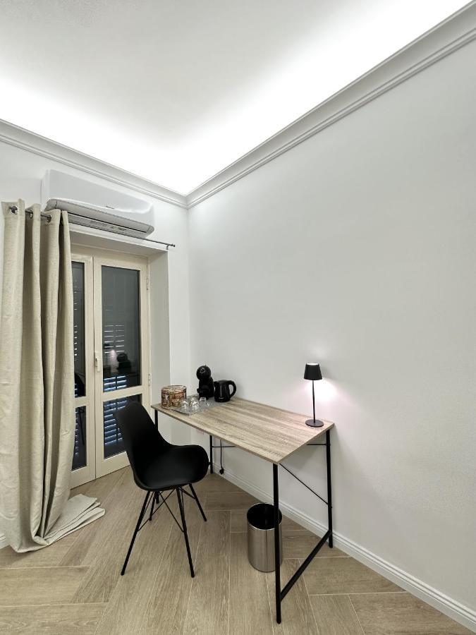Vicki Vomero Rooms - Napoli Bagian luar foto