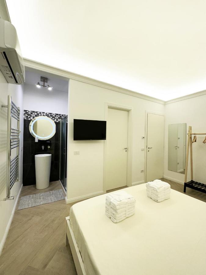 Vicki Vomero Rooms - Napoli Bagian luar foto