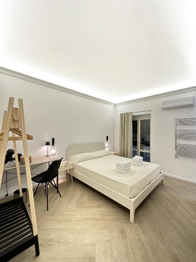 Vicki Vomero Rooms - Napoli Bagian luar foto